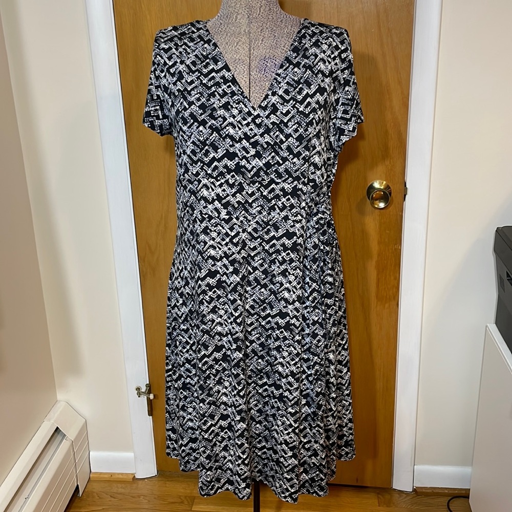 Apt. 9 Womens XL Petite PXL Black White Gray Mock Wrap Dress Stretchy